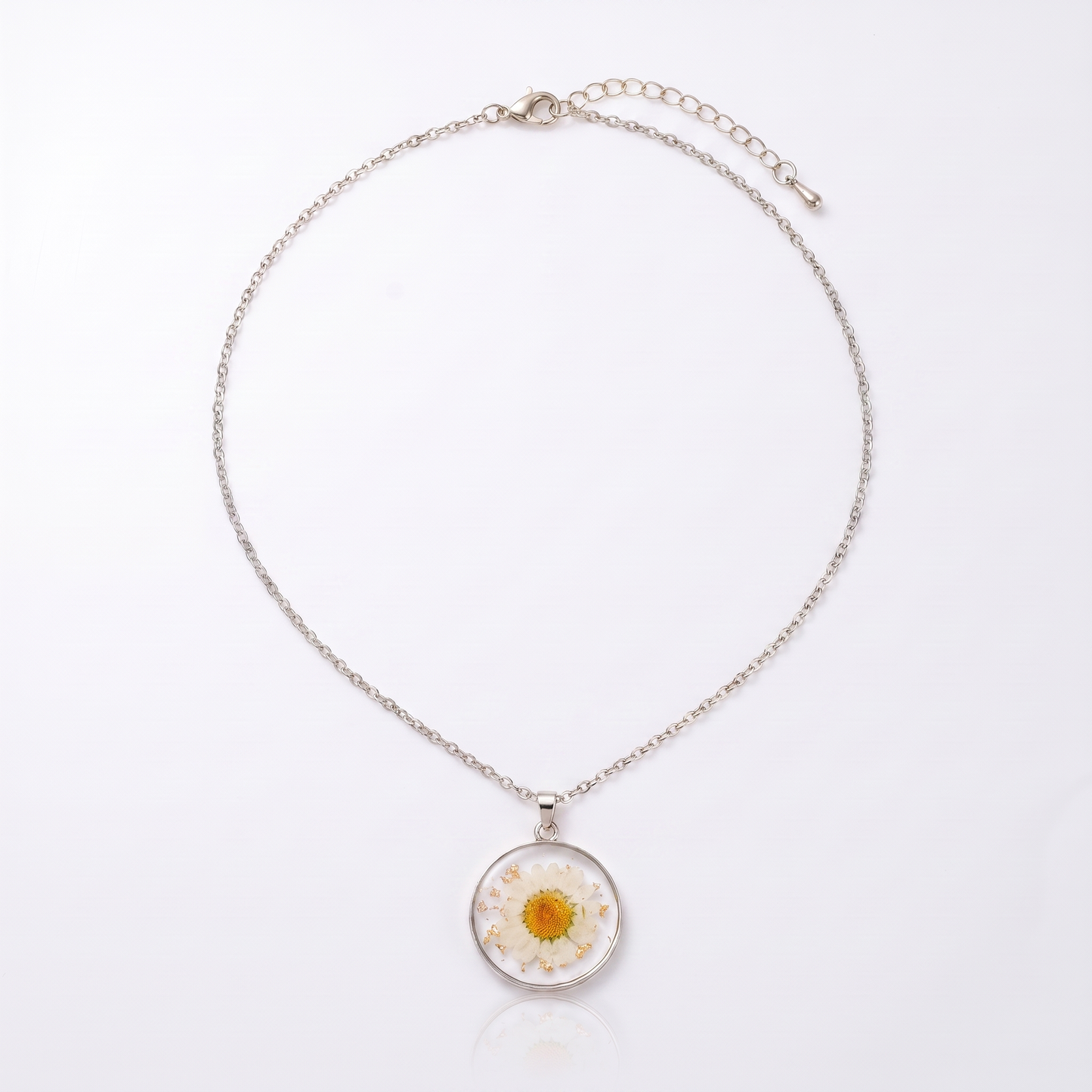 Sunoire cheap bulk chain fashion circular resin dried flower 18k gold plated jewelry pendant necklace by roll 03 flatlay silver