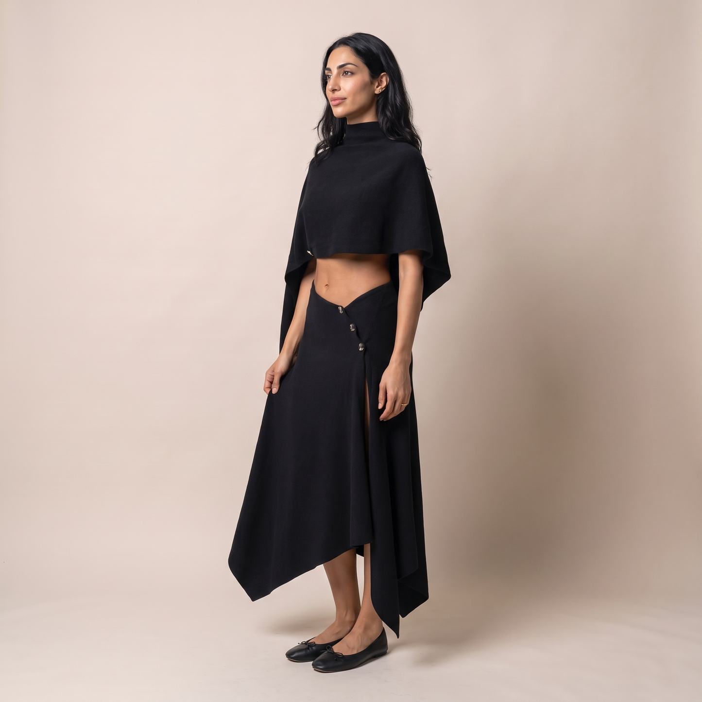Sunoire chessa black set three quarter 01