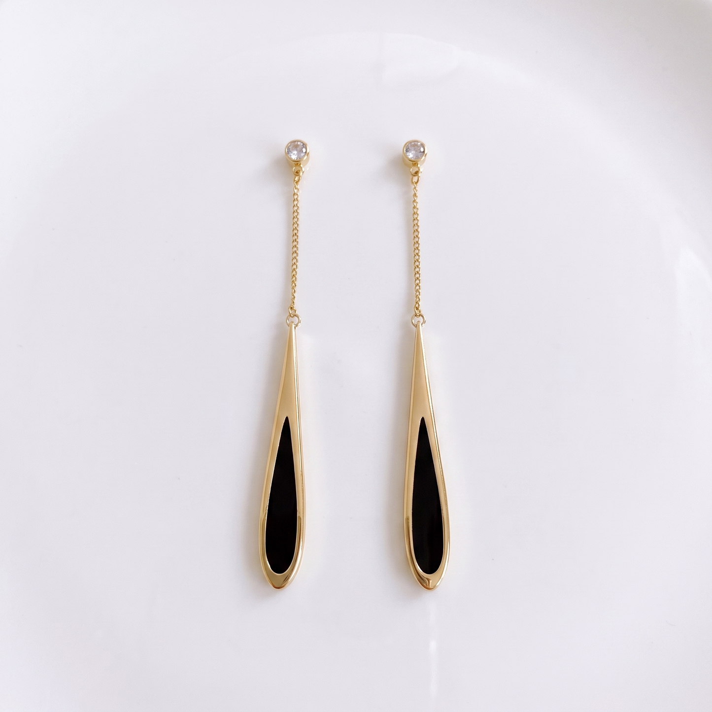 Sunoire fy ed454 long teardrop earrings for women elegant tassel stud earrings premium feel new popular women s earrings 01 flatlay gold and black