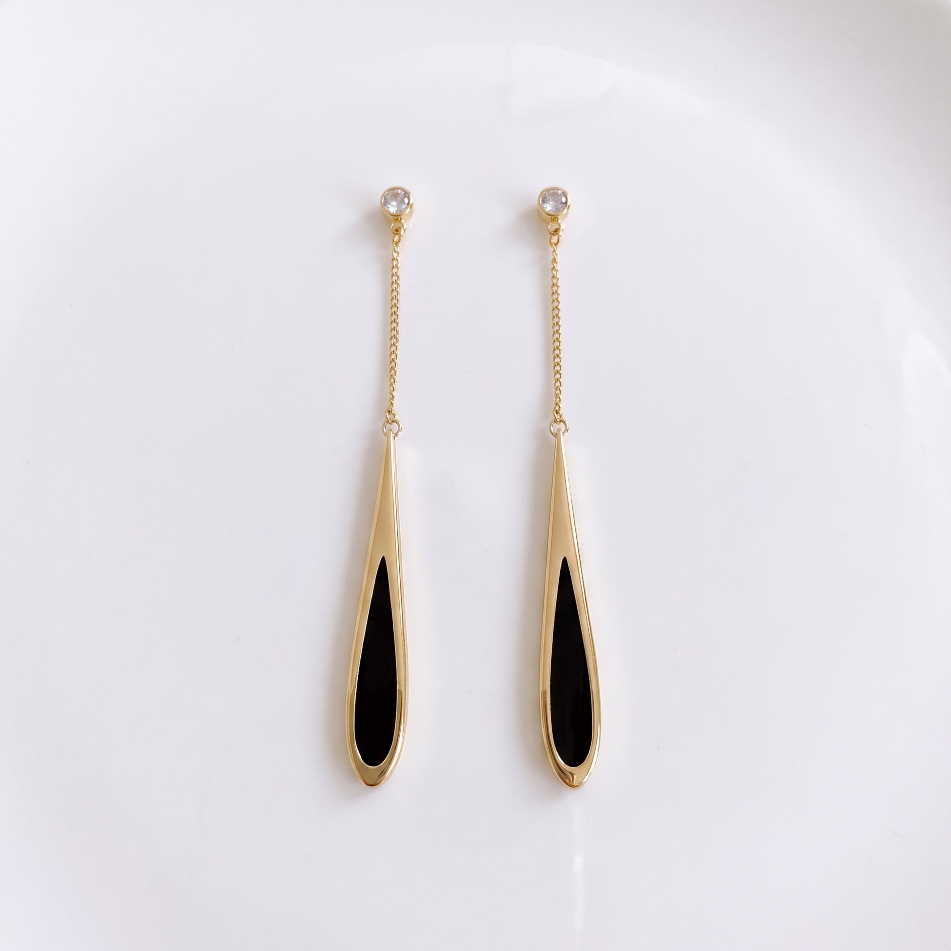 Sunoire fy ed454 long teardrop earrings for women elegant tassel stud earrings premium feel new popular women s earrings 01 flatlay gold and black