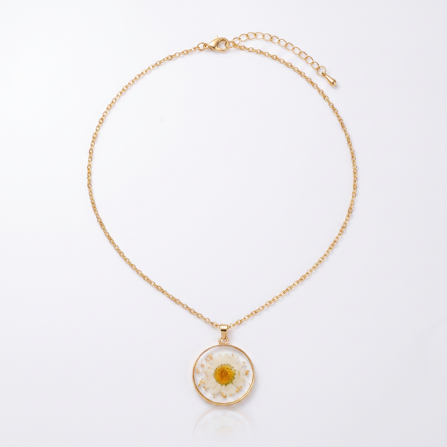 Sunoire cheap bulk chain fashion circular resin dried flower 18k gold plated jewelry pendant necklace by roll 01 flatlay gold