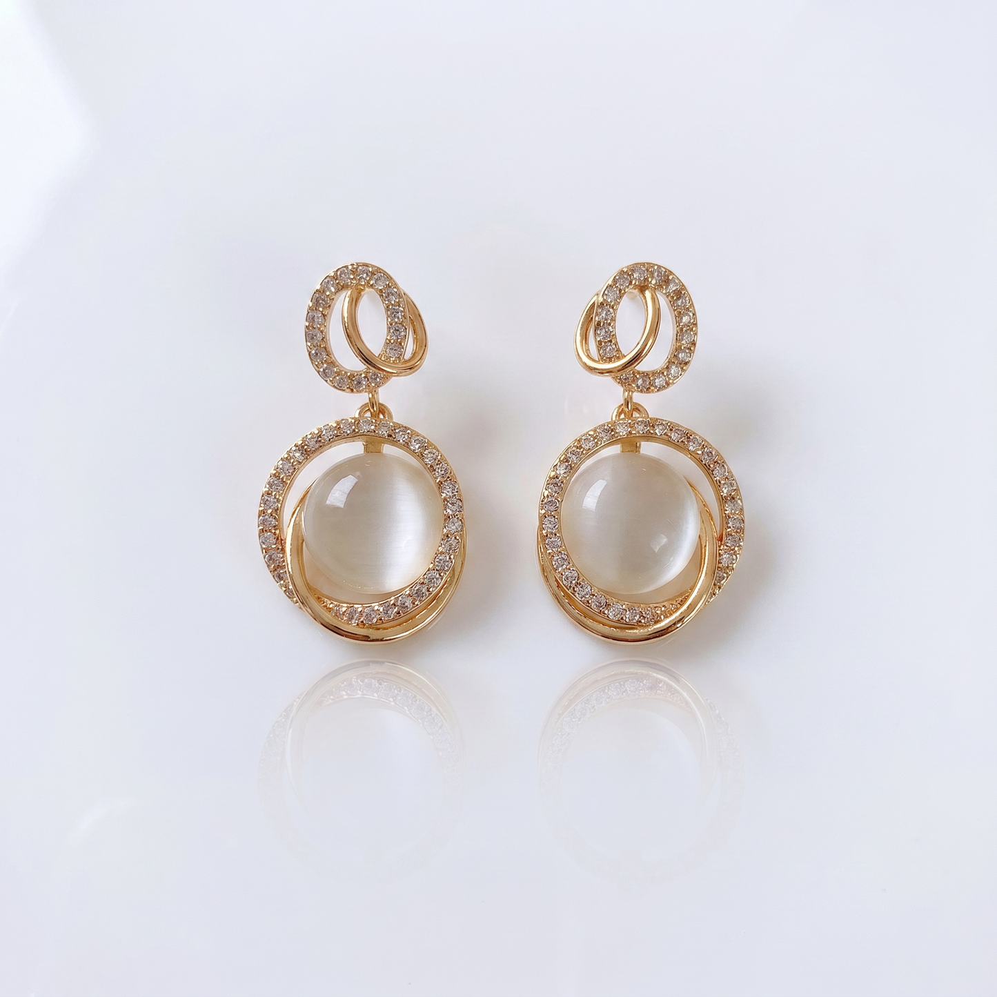 Sunoire new wholesale 925 silver needle alloy stereo geometry cat eye female stud temperament fashion earrings 01 flatlay gold