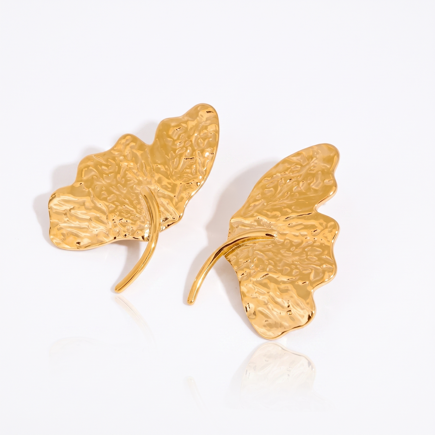 Sunoire summer beach holiday style 18k gold stainless steel hammered ginkgo leaf stud earring elegant stylish personality leaves earring 01 flatlay gold