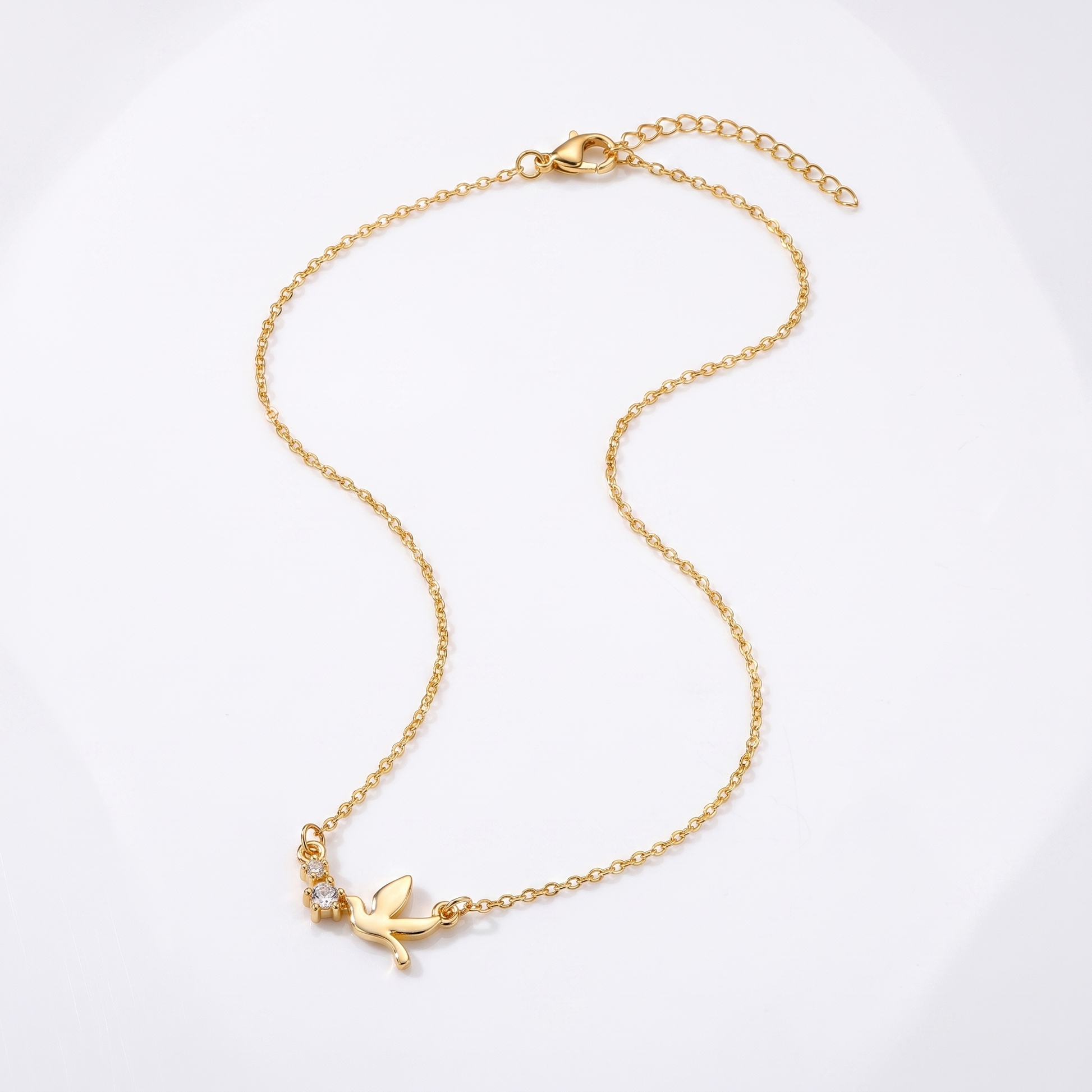 Sunoire wholesale vintage style 18k gold plated o shape chain fashion peace dove pendant necklace stainless steel jewelry for women gift 01 flatlay gold