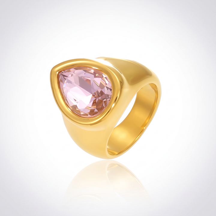 Sunoire wholesale luxury 18k gold stainless steel fashion rings for women water drop shaped czech diamond zircon jewelry 01 flatlay goldpink