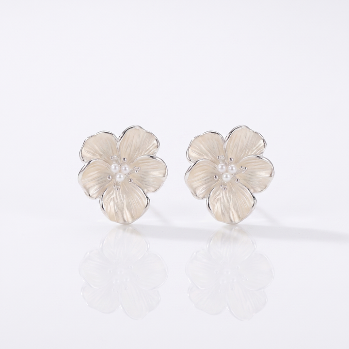 Sunoire minimalist floral earrings with 3d flower design for ladies trendy sweet cool style individual jewelry look item 01 flatlay white