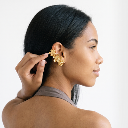 Sunoire x l sweet waterproof 18k gold plated stainless steel floral flower cuff earrings for women daily high quality jewelry wholesale 02 model wearing gold