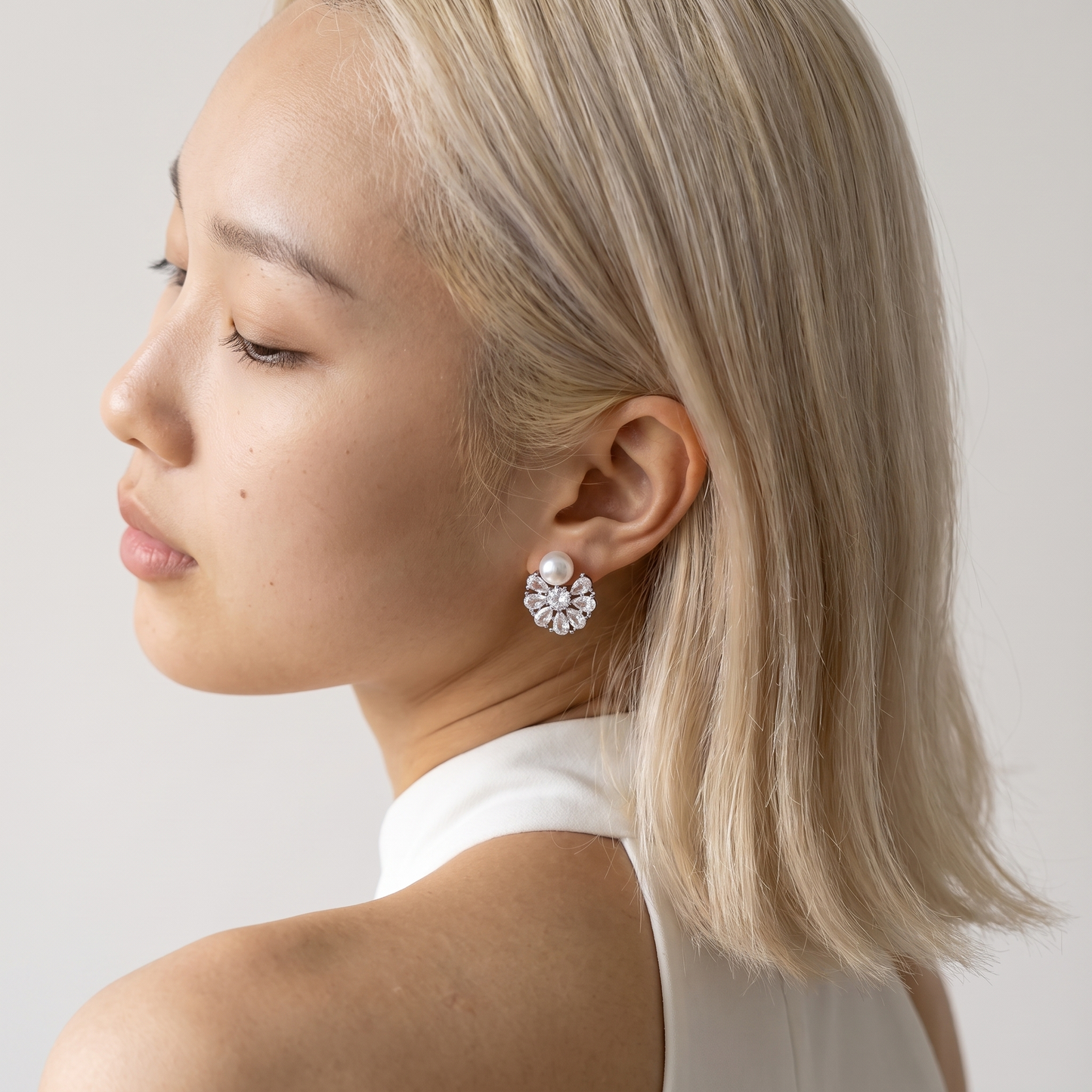 Sunoire luxury trendy geometric pear cut zircon stud earrings for women bridal gift jewelry wholesale 02 model wearing white pearl