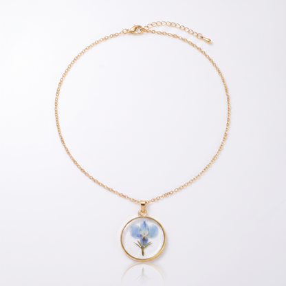 Sunoire non tarnish 18k gold plated korean bohemian pastoral small fragmented fashion dried flower charms pendant necklace for women 03 flatlay round blue larkspur