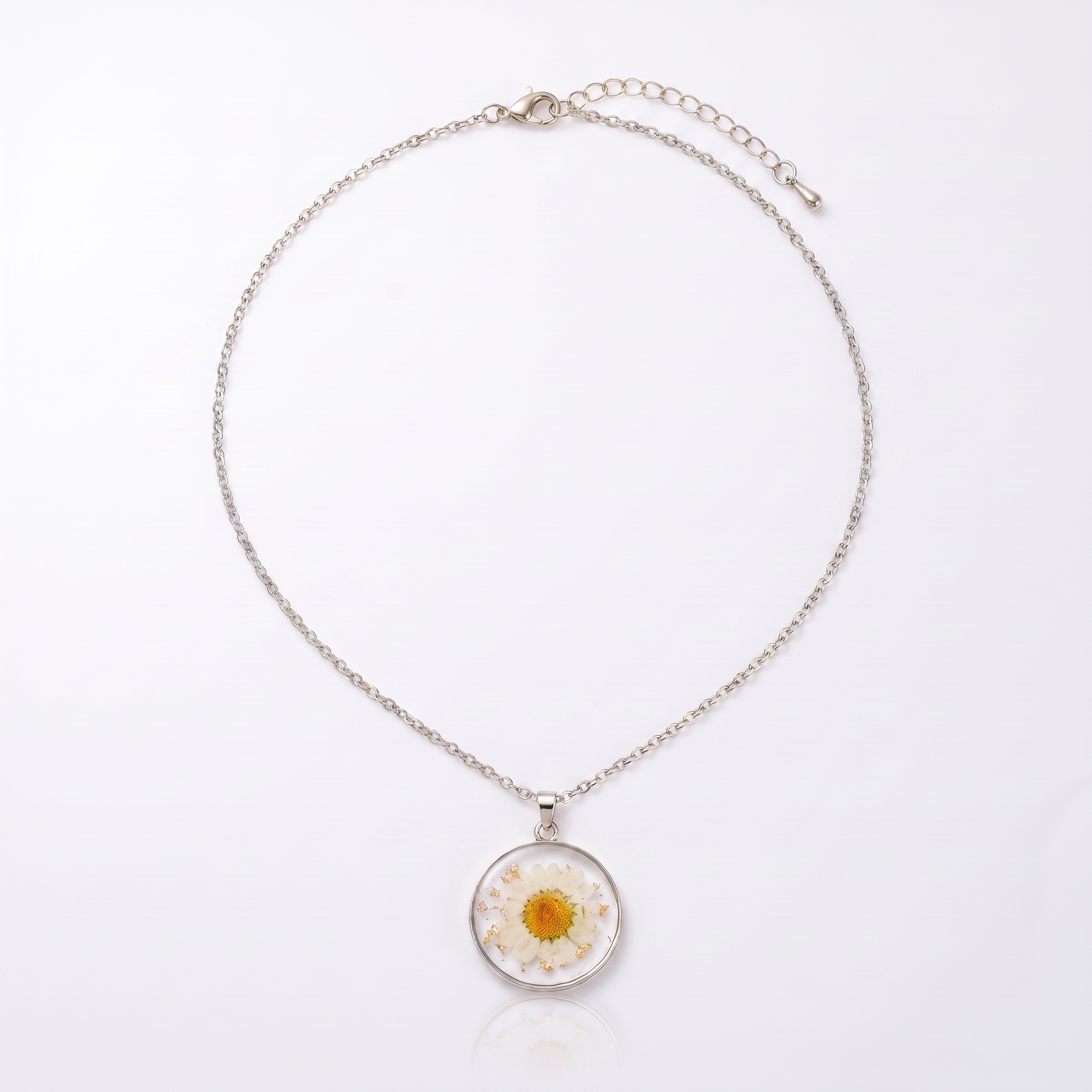 Sunoire cheap bulk chain fashion circular resin dried flower 18k gold plated jewelry pendant necklace by roll 03 flatlay silver