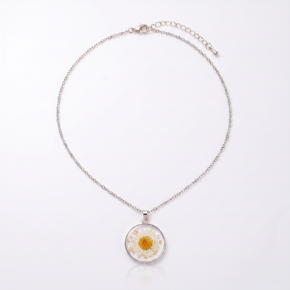 Sunoire cheap bulk chain fashion circular resin dried flower 18k gold plated jewelry pendant necklace by roll 03 flatlay silver
