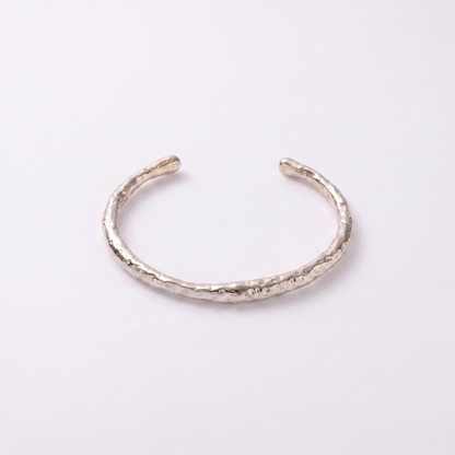 Sunoire j d alluring stainless steel women jewelry bangle 18k gold irregular textured open bangle bracelet 03 flatlay silver