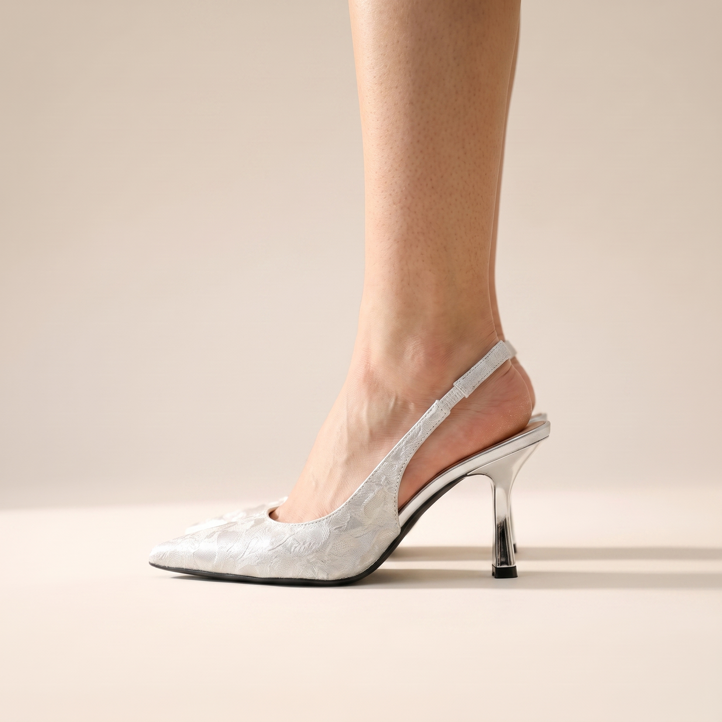 Sunoire rachel pumps mit spitze zehenpartie 03 side profile silver