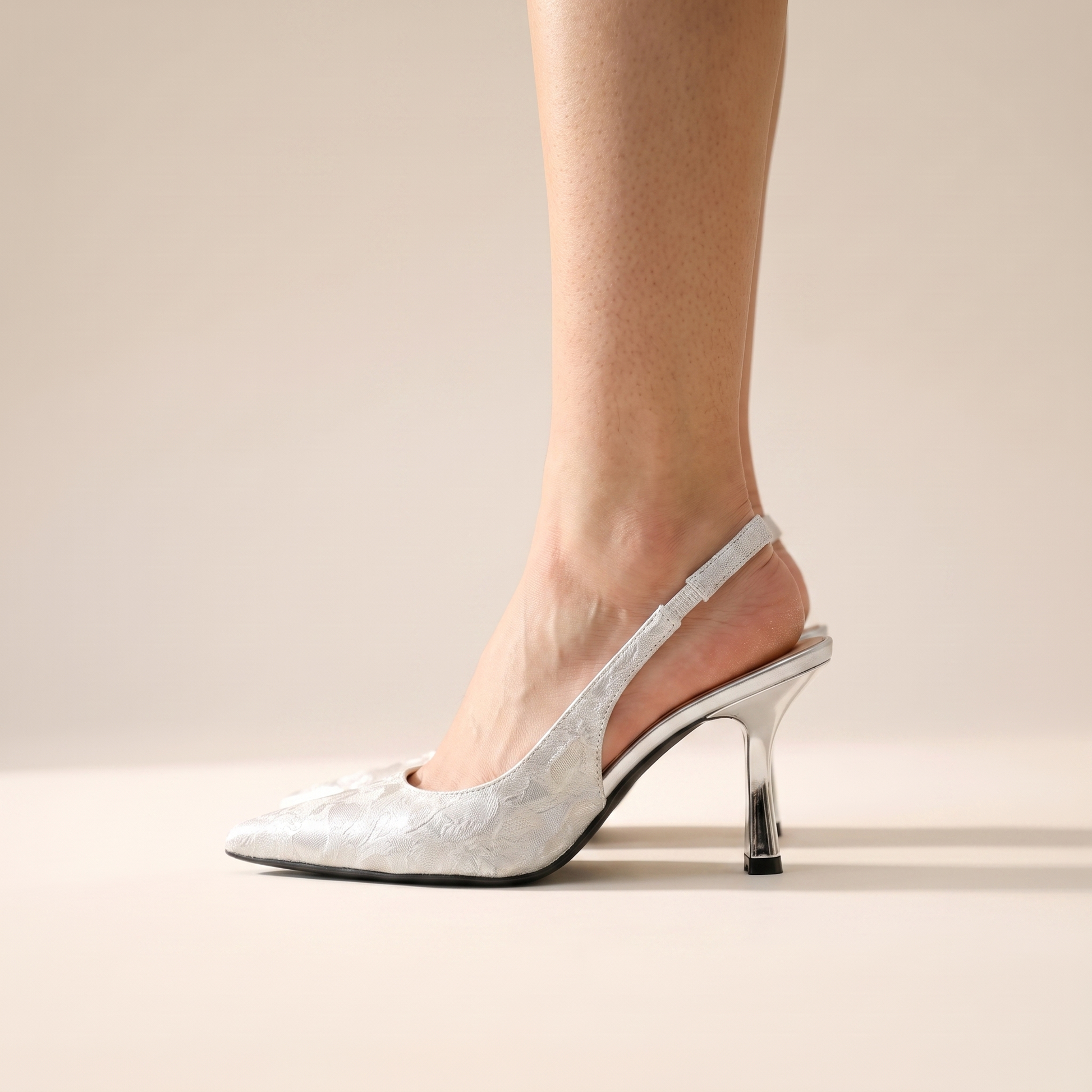 Sunoire rachel pumps mit spitze zehenpartie 03 side profile silver
