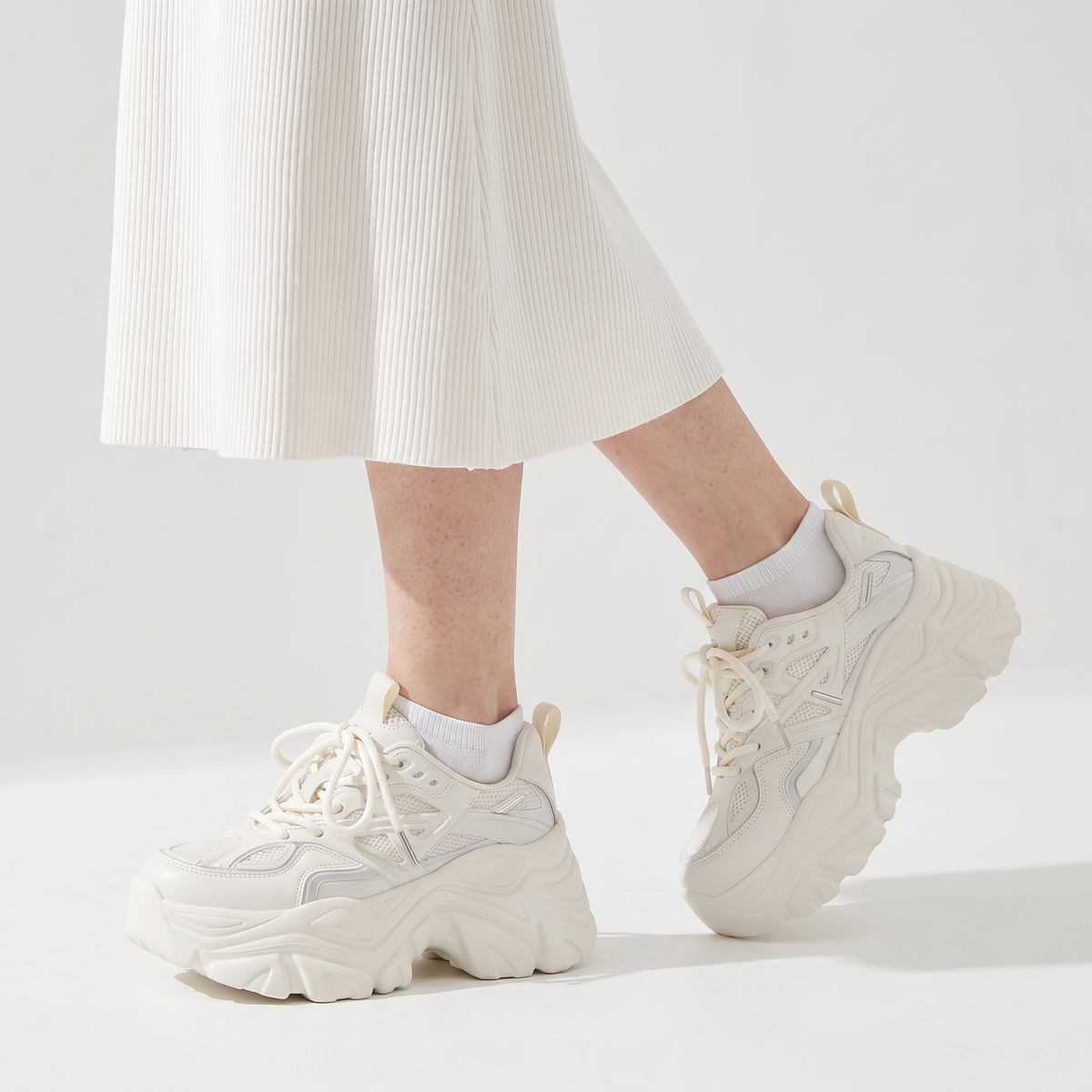 Sunoire bernice black shoes 03 three quarter white