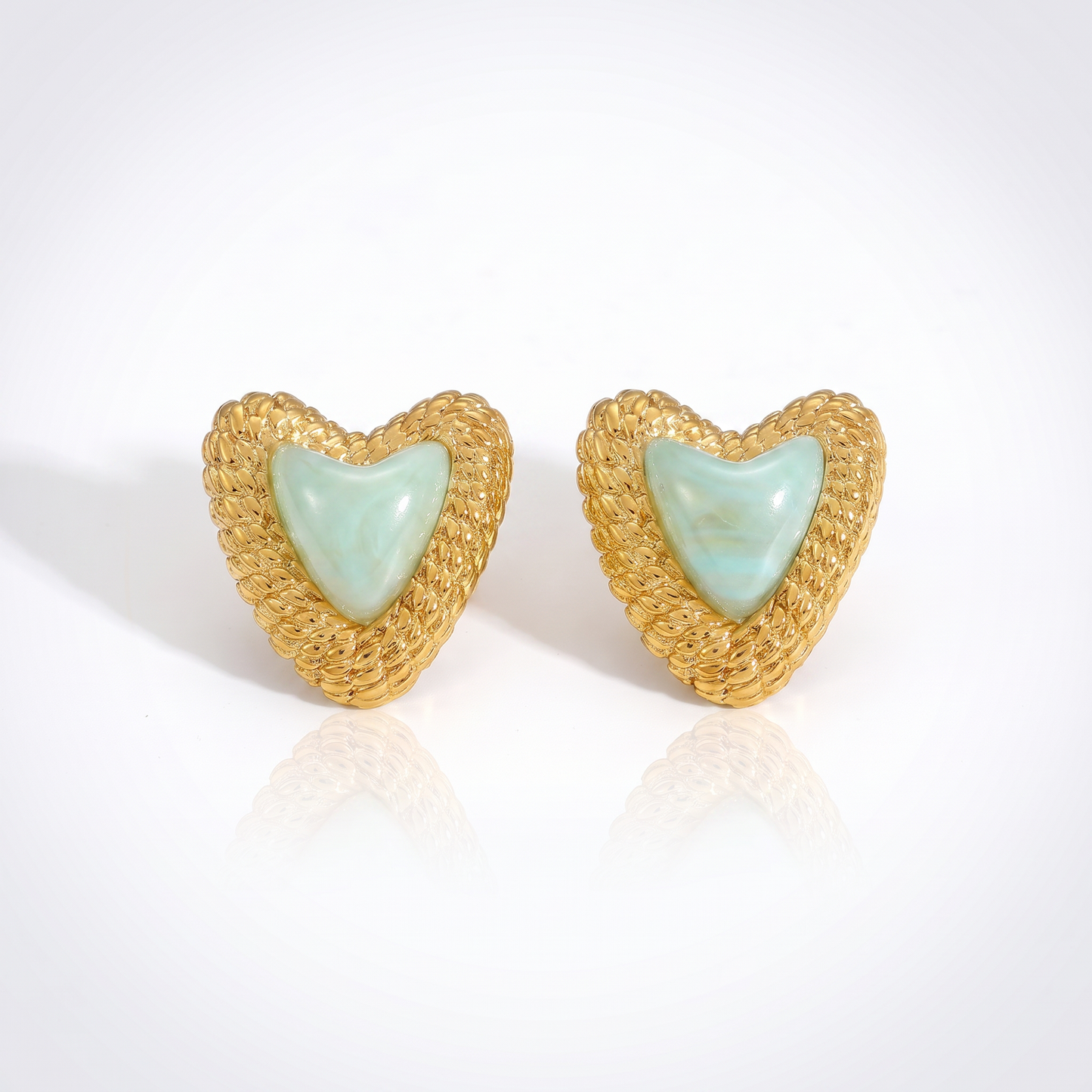 Sunoire european and american women 18k high quality gold earrings creative irregular pendant leaf earring fashion personalized jewelry 04 flatlay mint