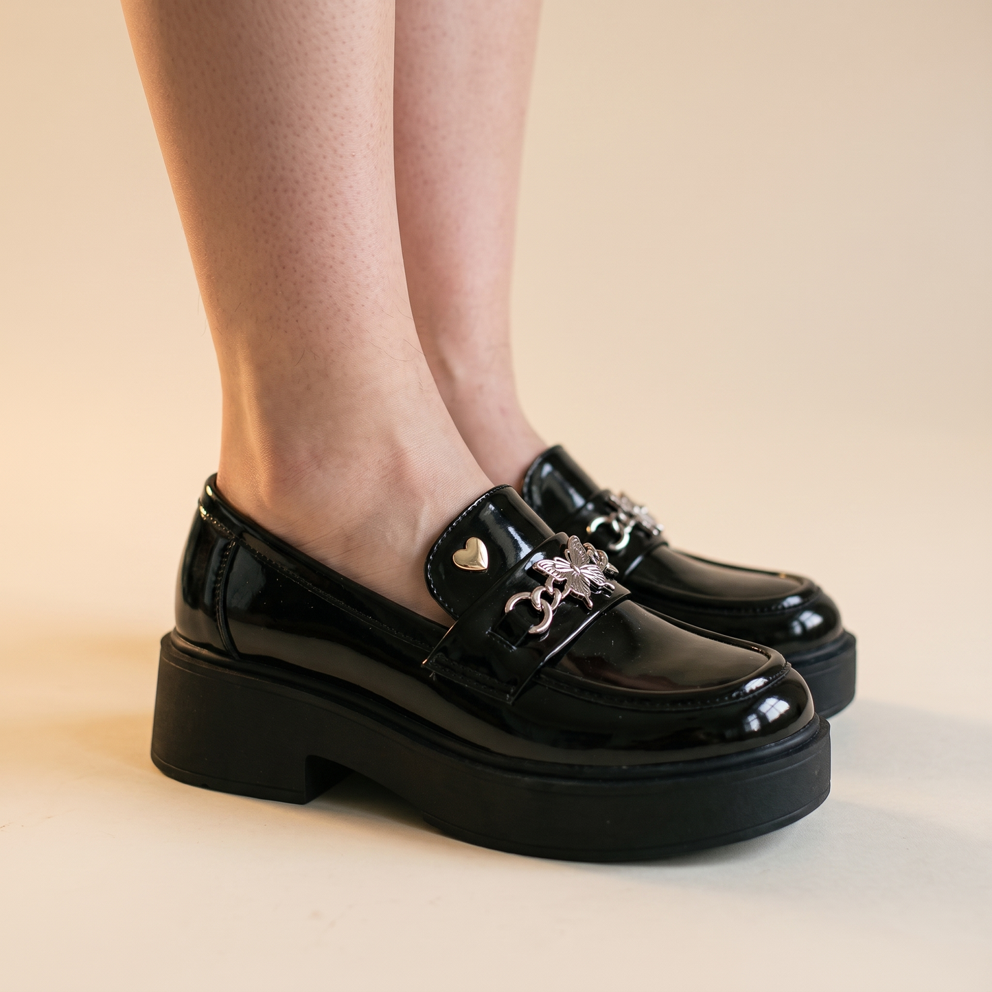 Sunoire ronna black loafers 04 worn detail black