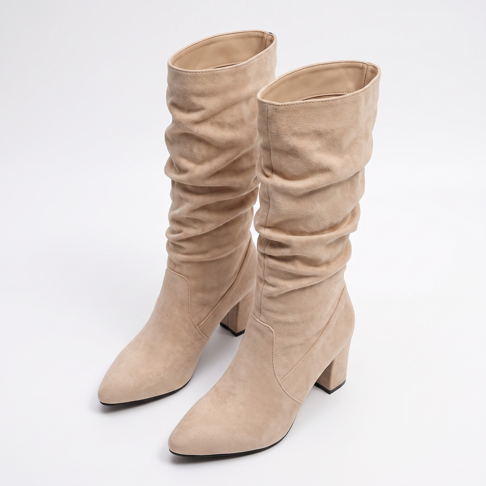 Sunoire adele 06 pair flatlay beige