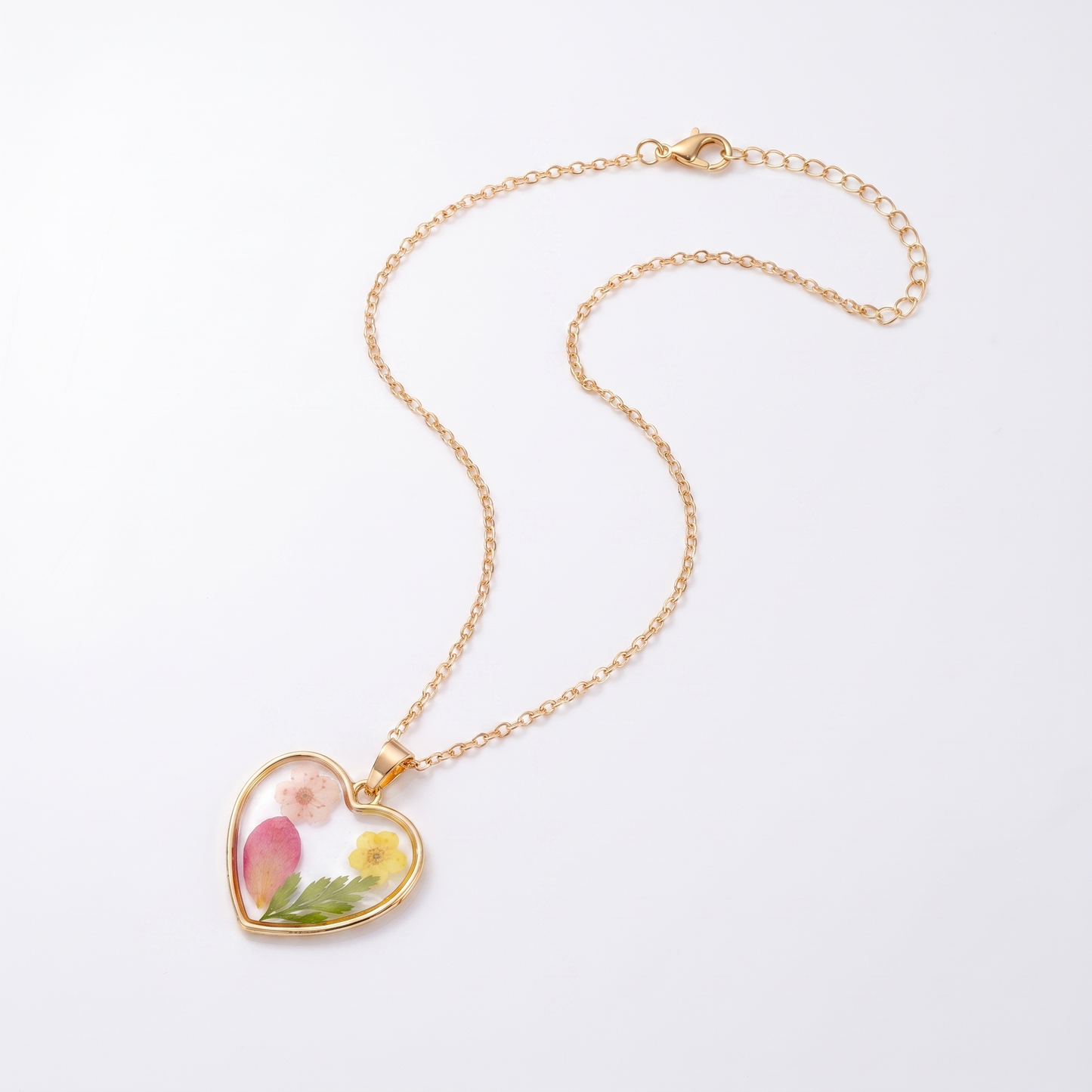 Sunoire non tarnish 18k gold plated korean bohemian pastoral small fragmented fashion dried flower charms pendant necklace for women 07 flatlay heart fern mix