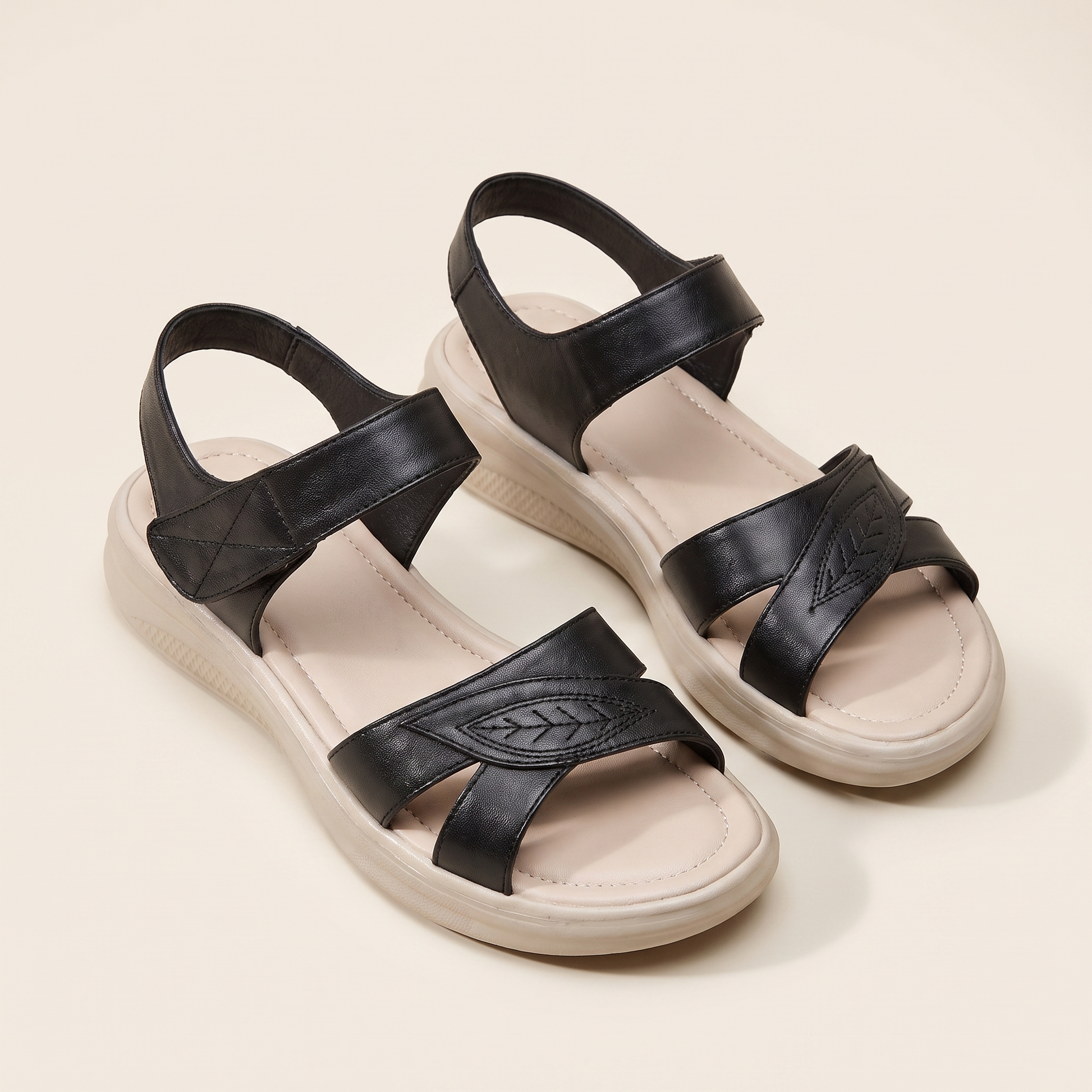 Sunoire aroven black sandals 07 pair flatlay black