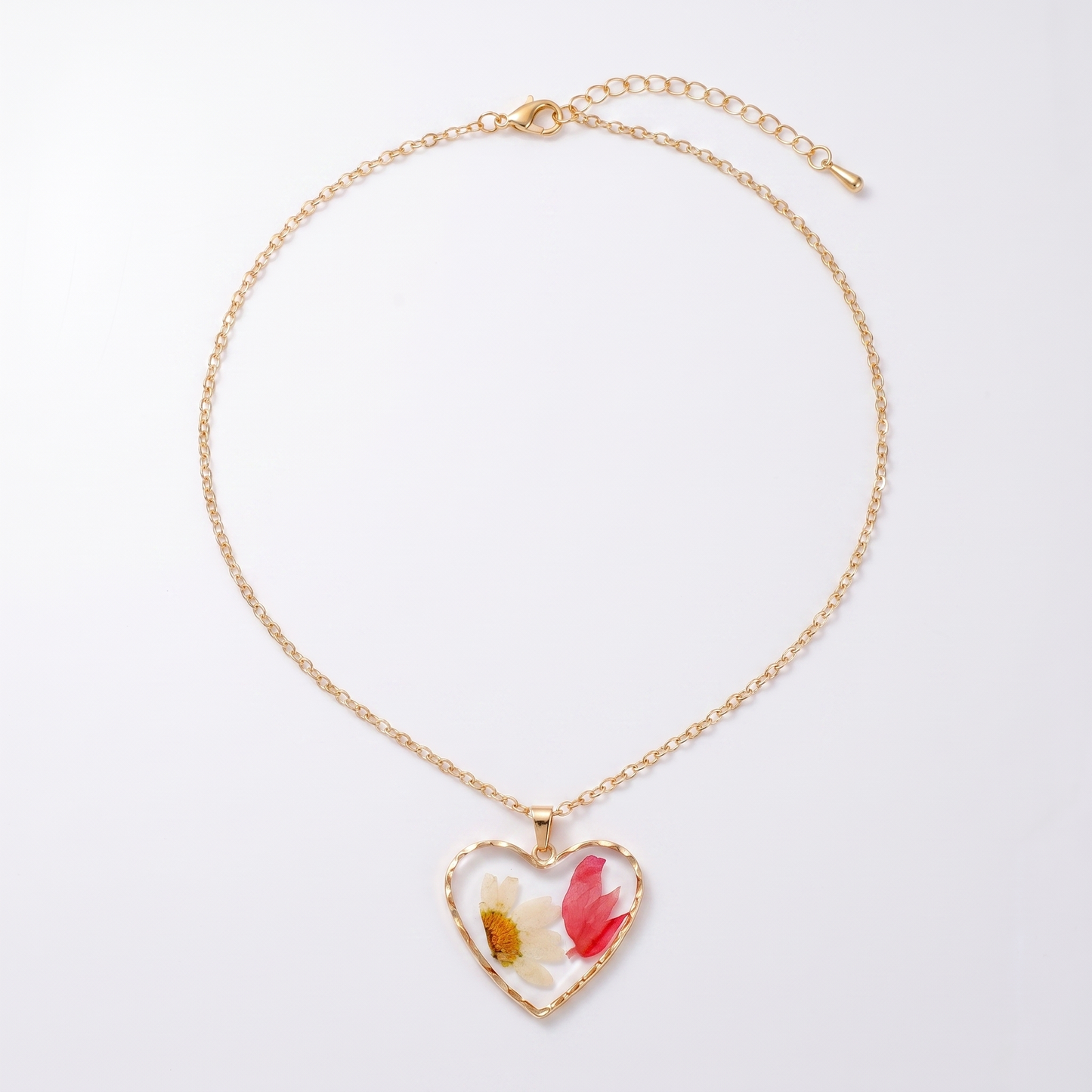 Sunoire non tarnish 18k gold plated korean bohemian pastoral small fragmented fashion dried flower charms pendant necklace for women 09 flatlay heart daisy petal