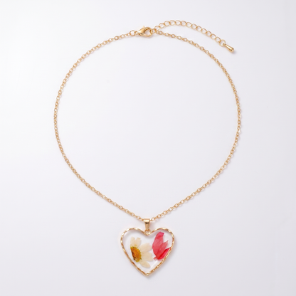 Sunoire non tarnish 18k gold plated korean bohemian pastoral small fragmented fashion dried flower charms pendant necklace for women 09 flatlay heart daisy petal