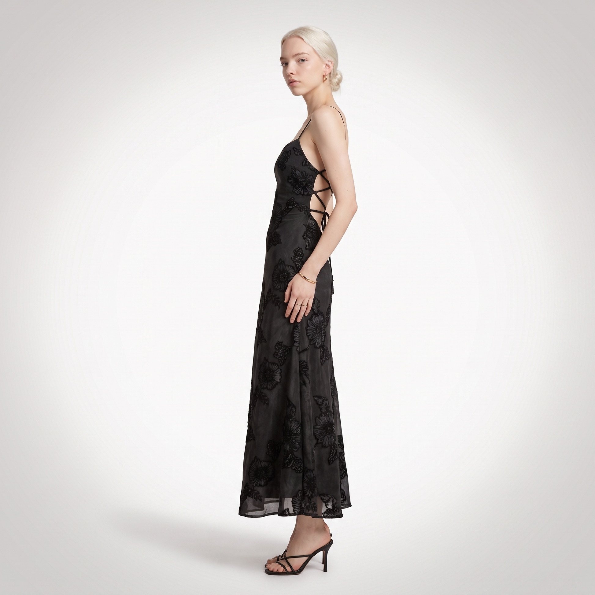 Sunoire 2026 fashionable elegant sexy maxi sleeveless ladies embroidered slim backless lace up long dress side view 01