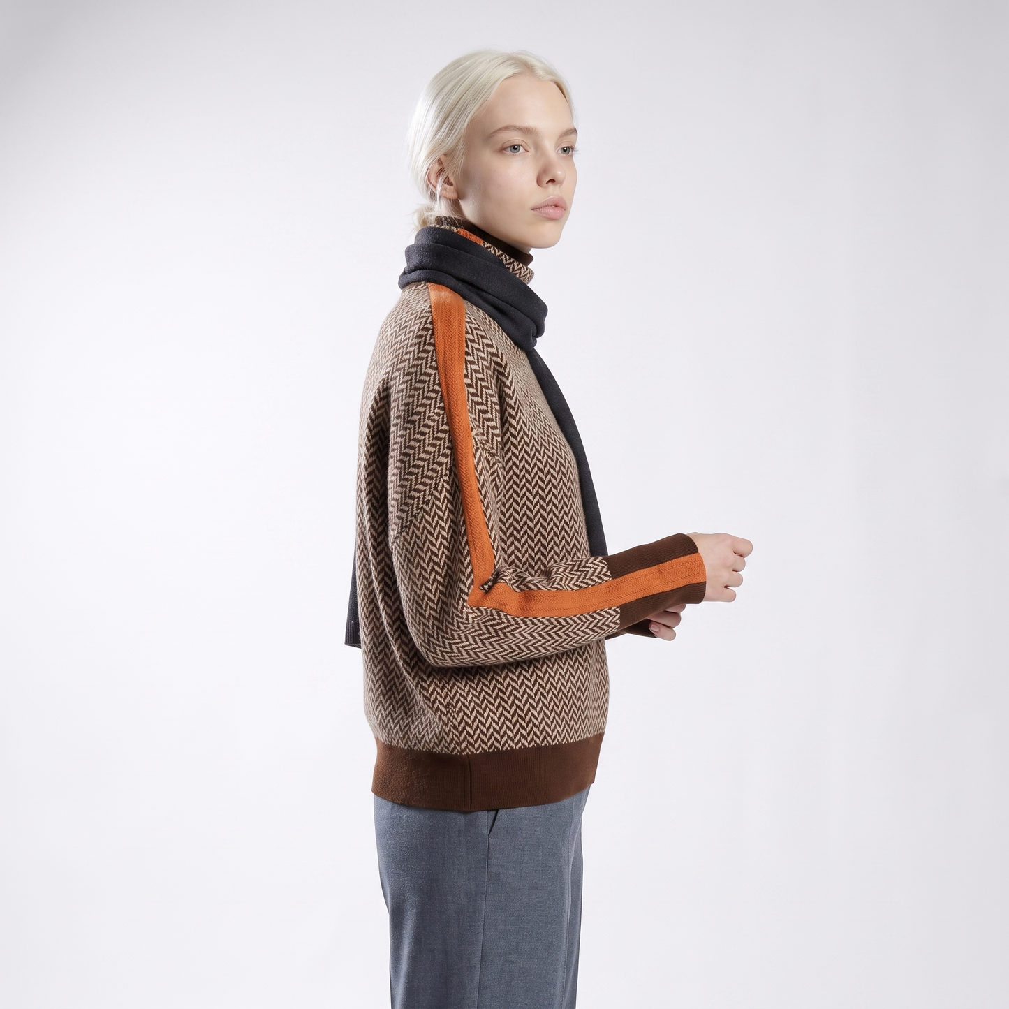 Sunoire anita elegant cashmere turtleneck sweater top side crop 01