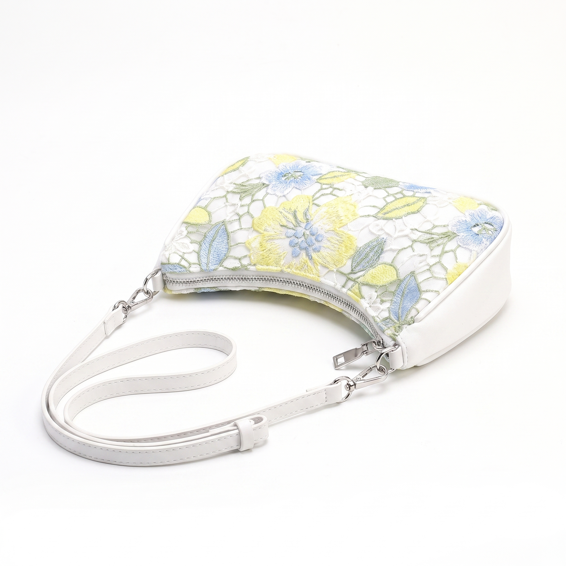 Sunoire bag 04 lace crescent 02 three quarter