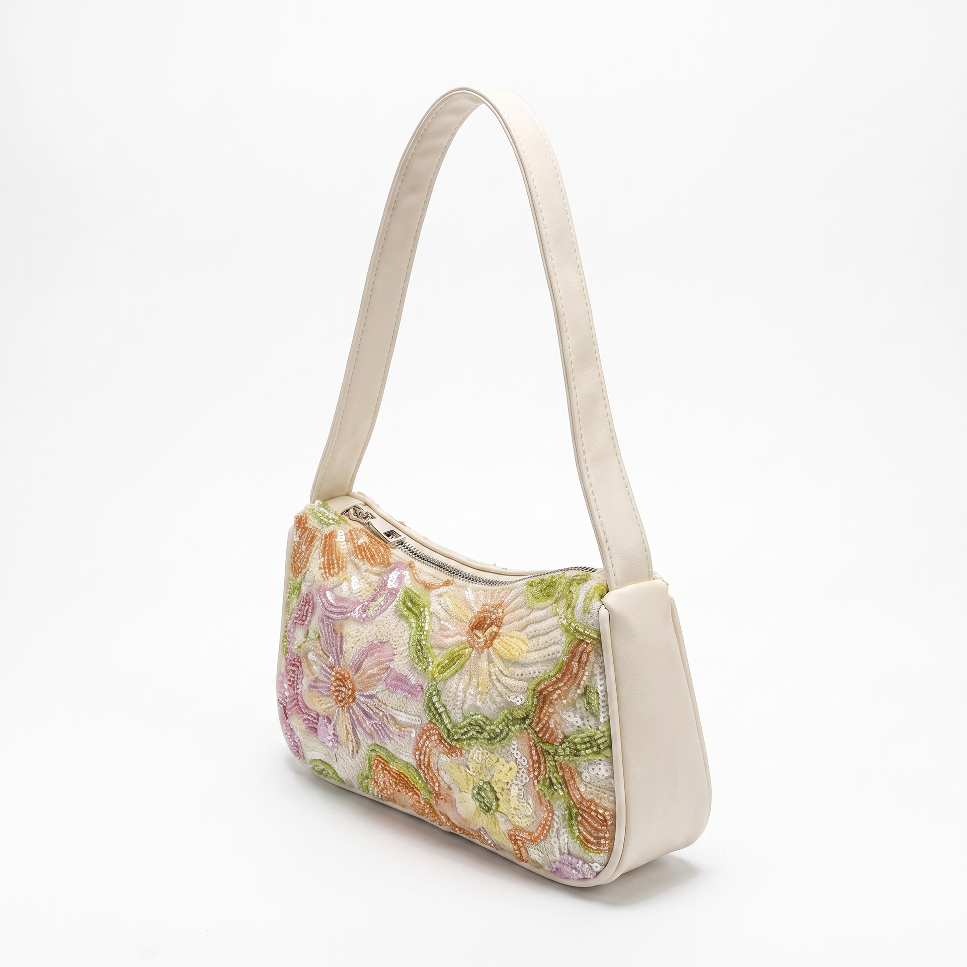 Sunoire bag 05 underarm girls 02 three quarter