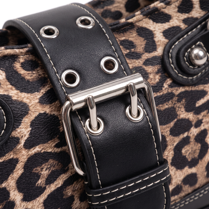 Women's Baguette Bag, hardware close-up