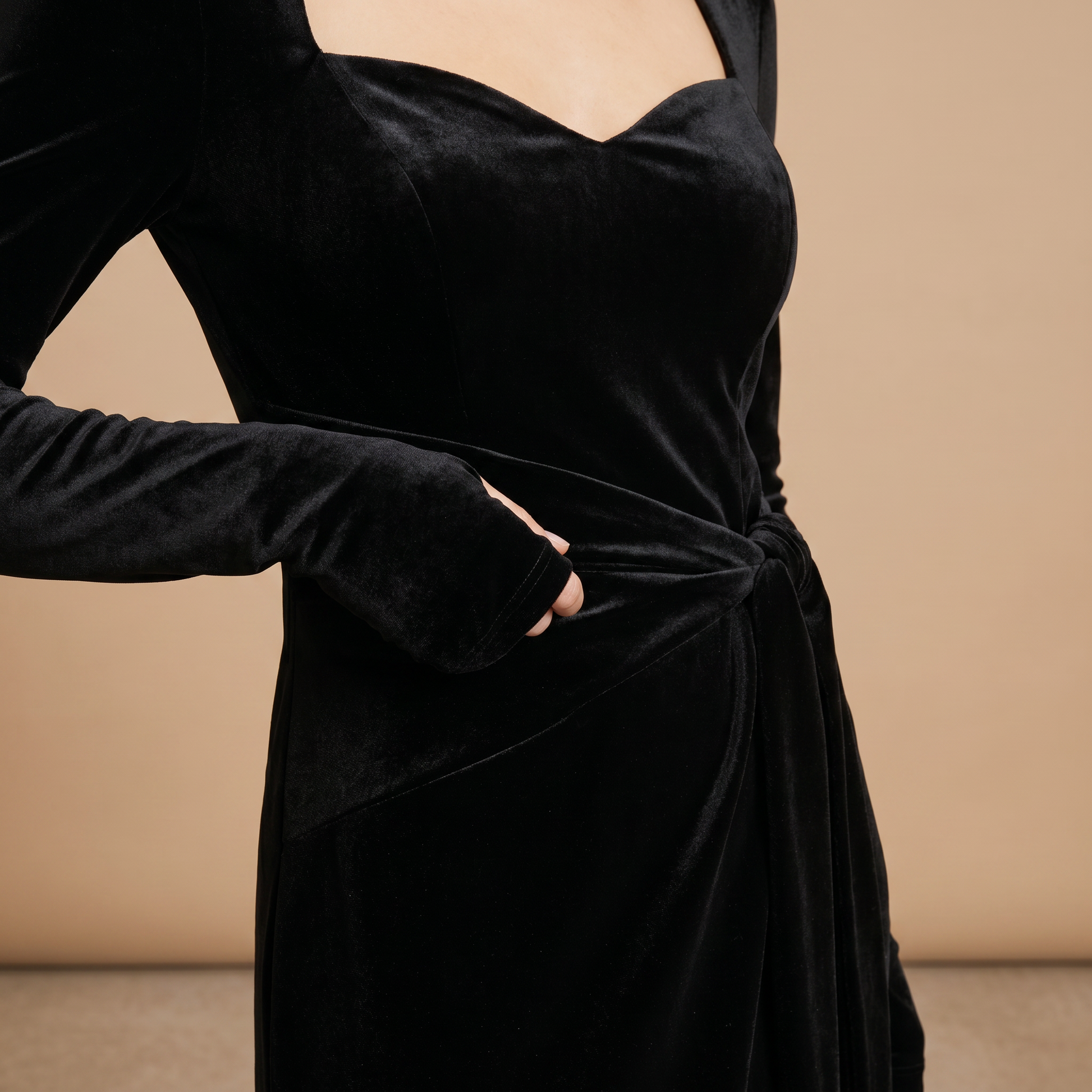 Sunoire bernice long sleeve gloves velvet maxi dress in black detail 01