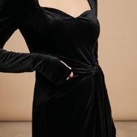 Sunoire bernice long sleeve gloves velvet maxi dress in black detail 01