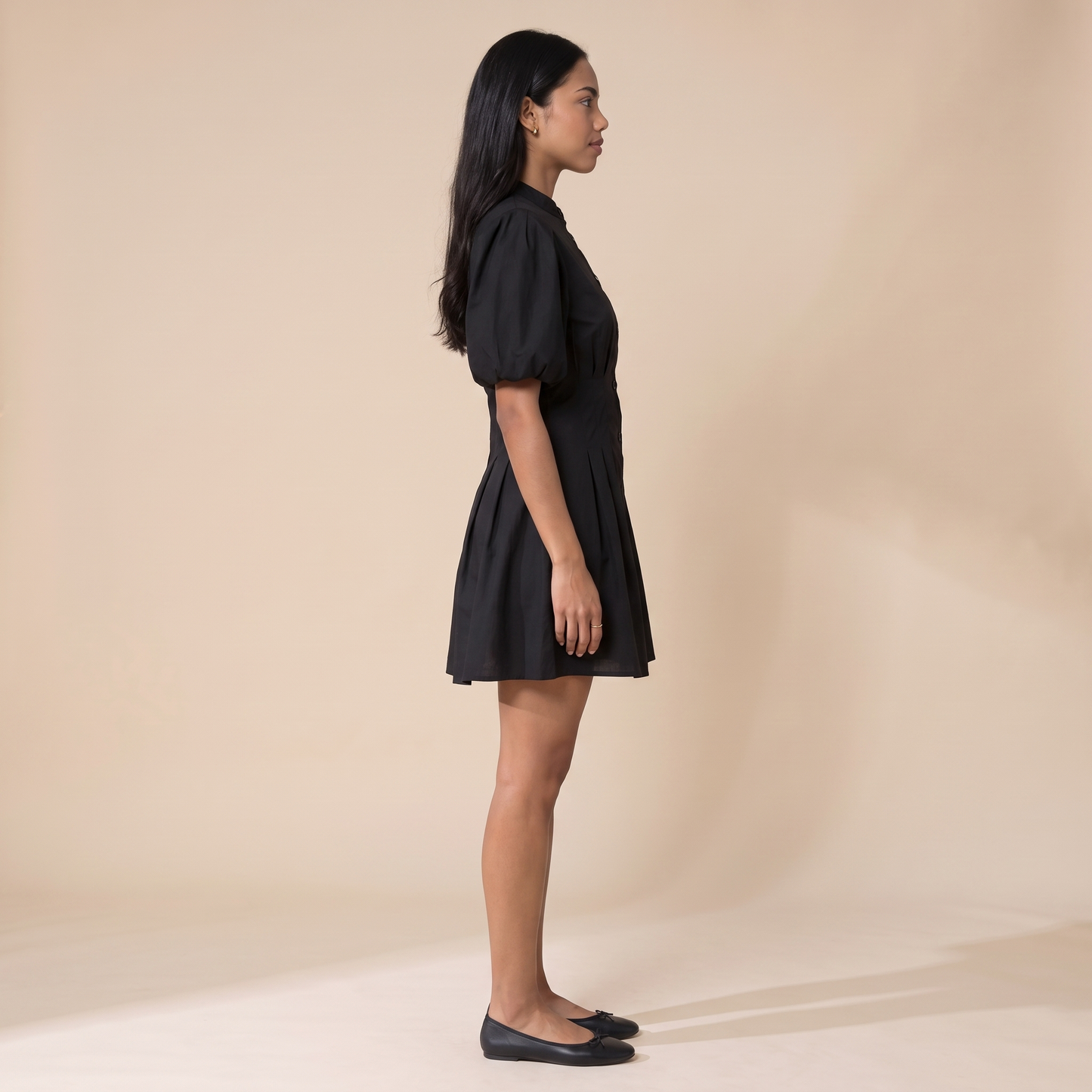Sunoire carmen black dress side view 01