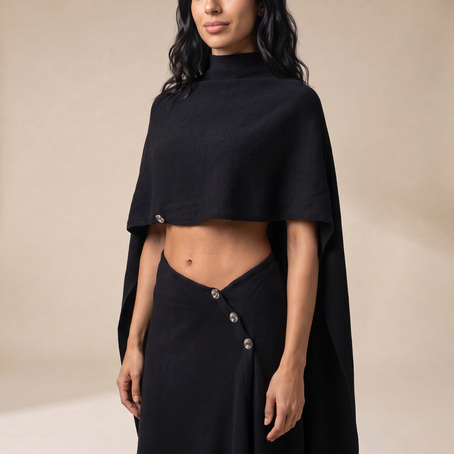 Sunoire chessa black set worn detail 01