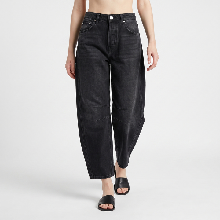 Sunoire wide-leg barrel cargo jeans Black colorway front crop