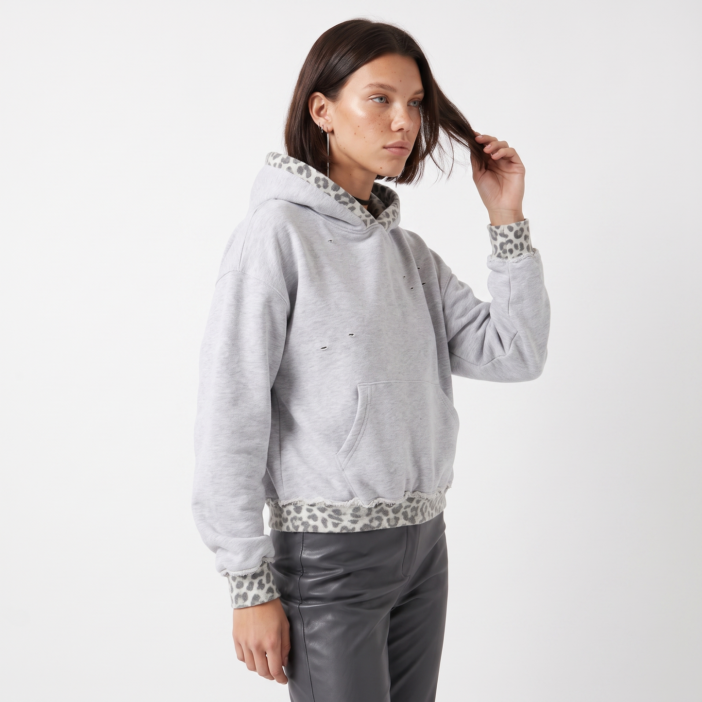 Sunoire custom leopard patch pocket hoodie vintage acid wash sun faded heavyweight 420gsm french terry drop shoulder casual women hoodie top crop 3q 01