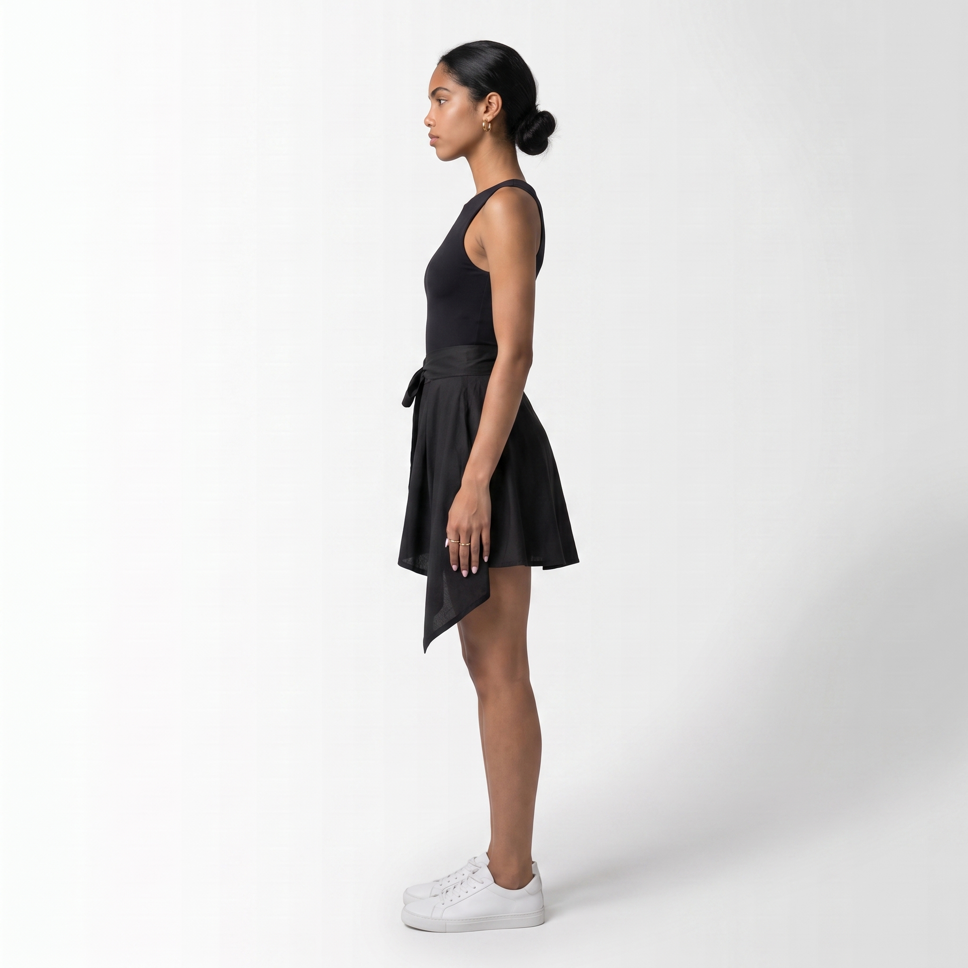 Sunoire daphne black skirt side view 01
