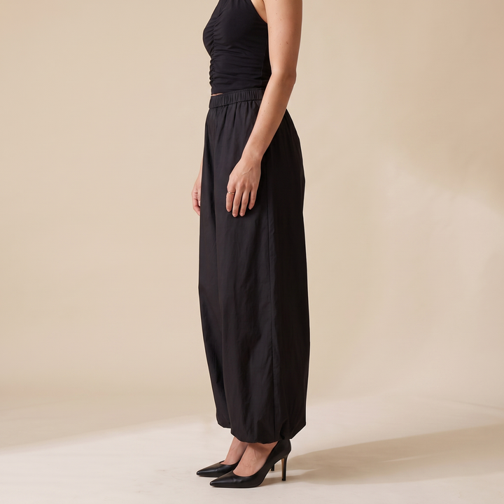 Sunoire elodie black cotton pants bottom side crop 01