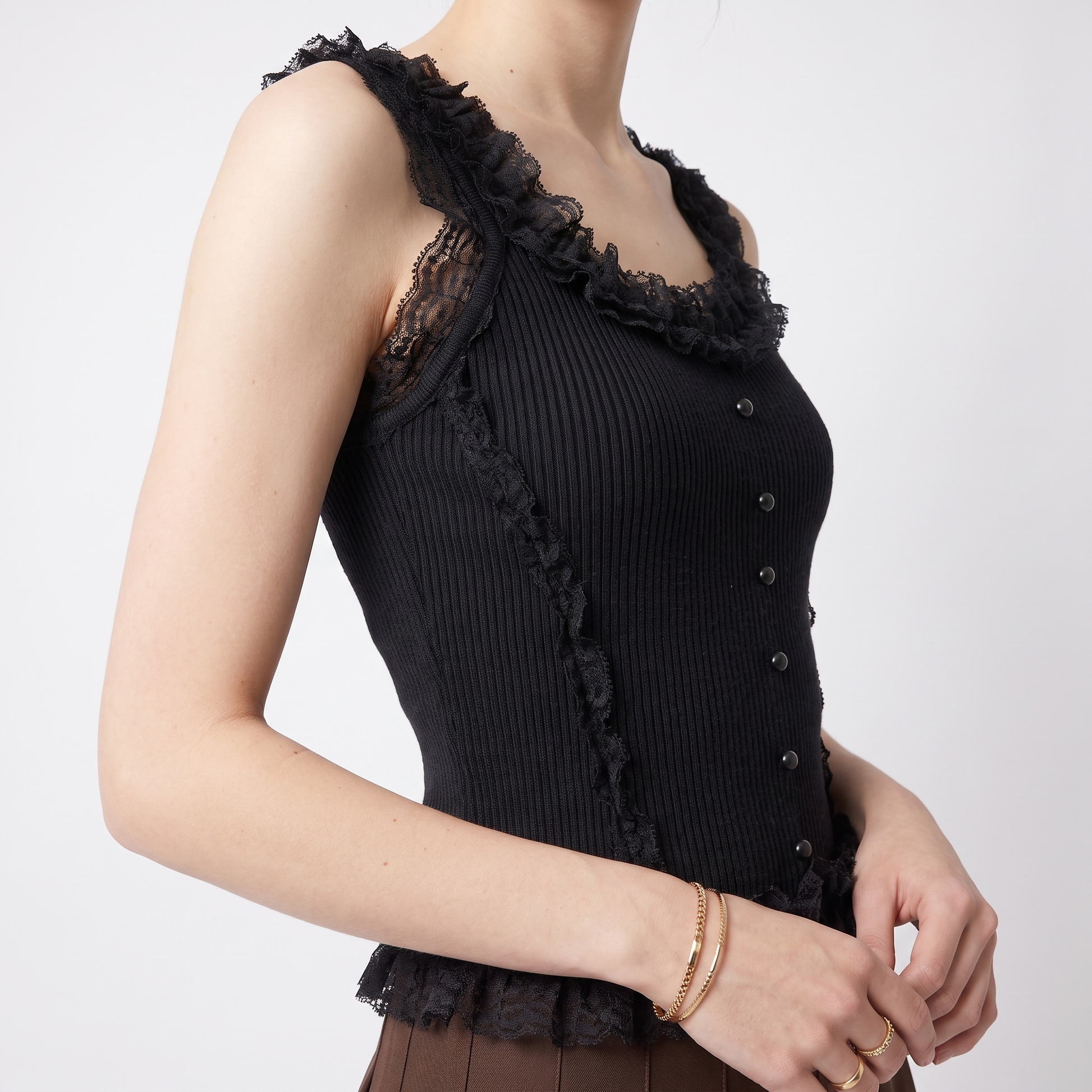Sunoire esme black lace top top crop 3q 01