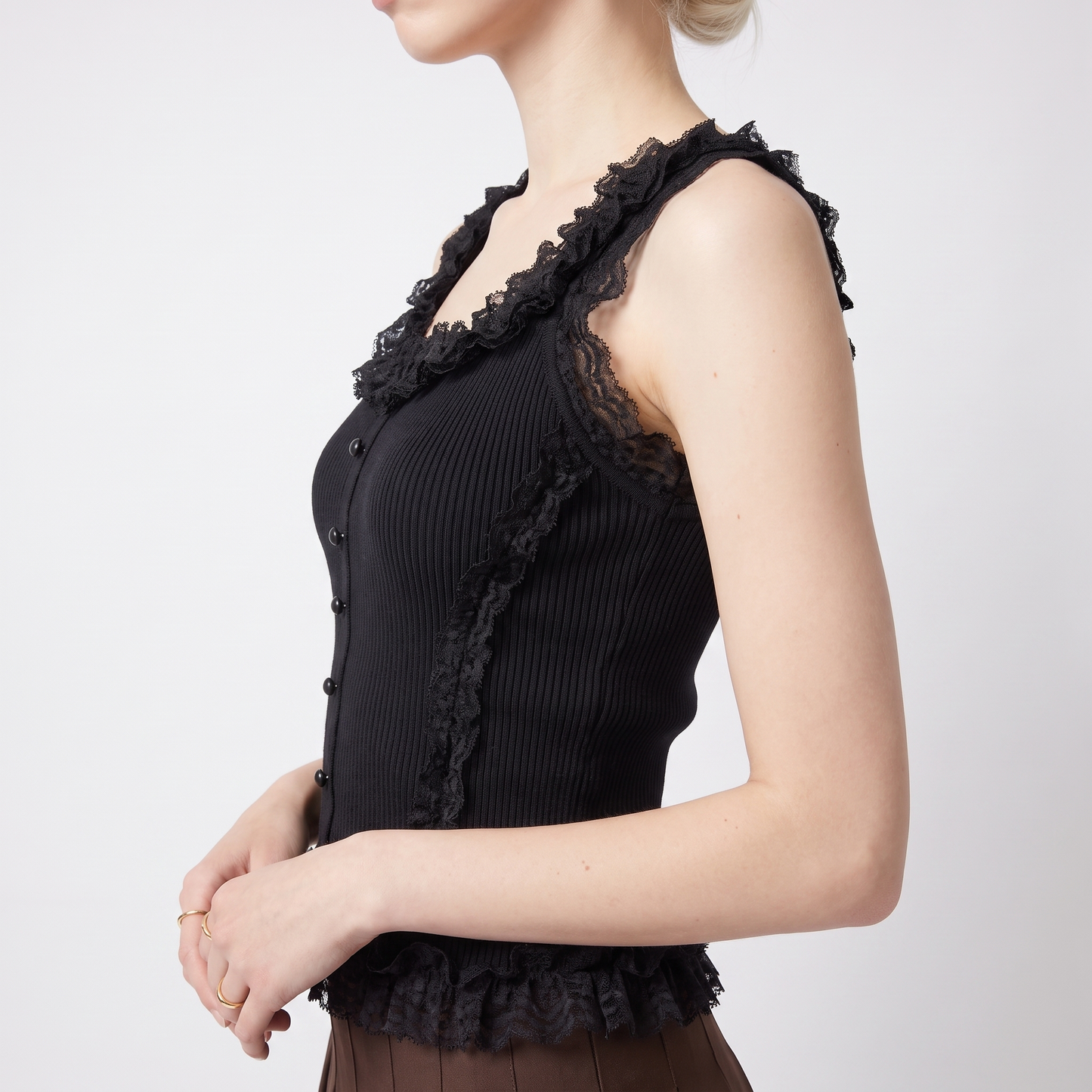 Sunoire esme black lace top top side crop 01