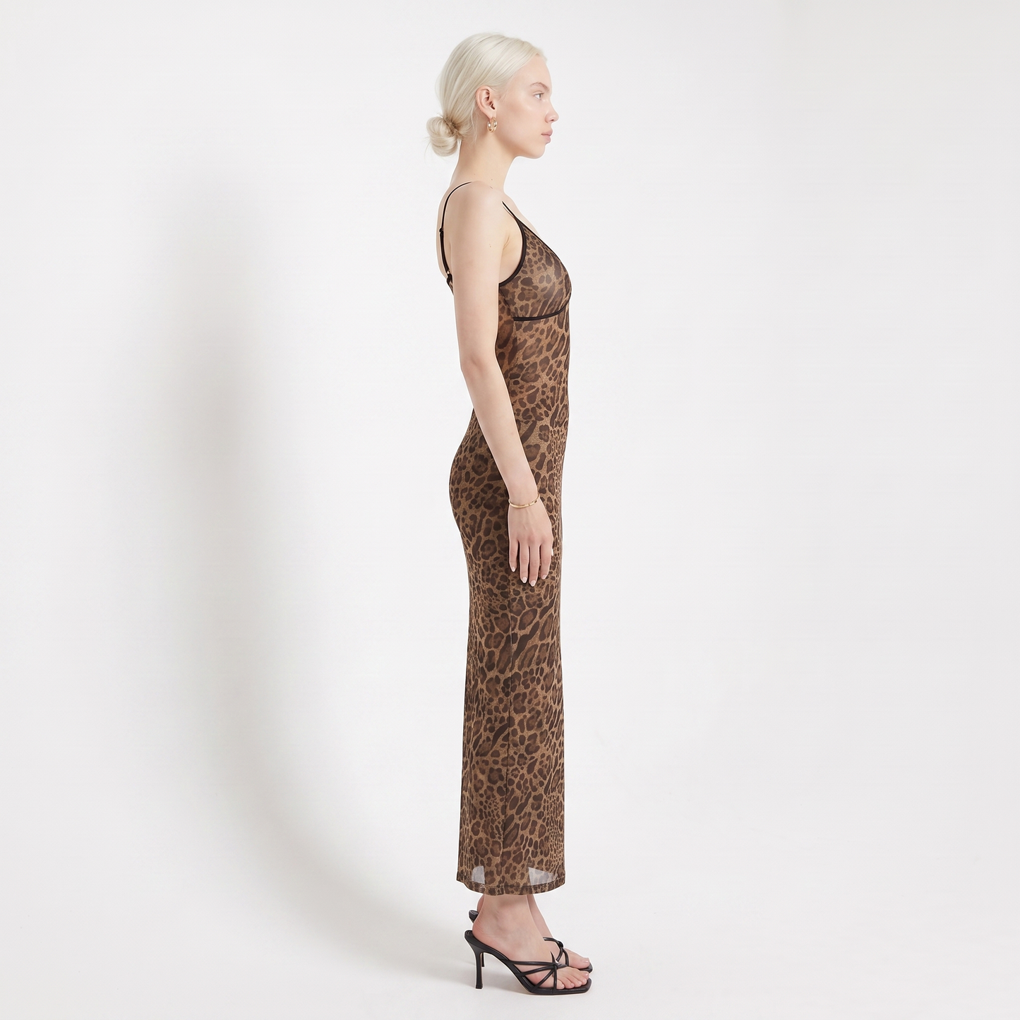 Sunoire fashionable sleeveless leopard v neck party backless bodycon women midi dress side view 01