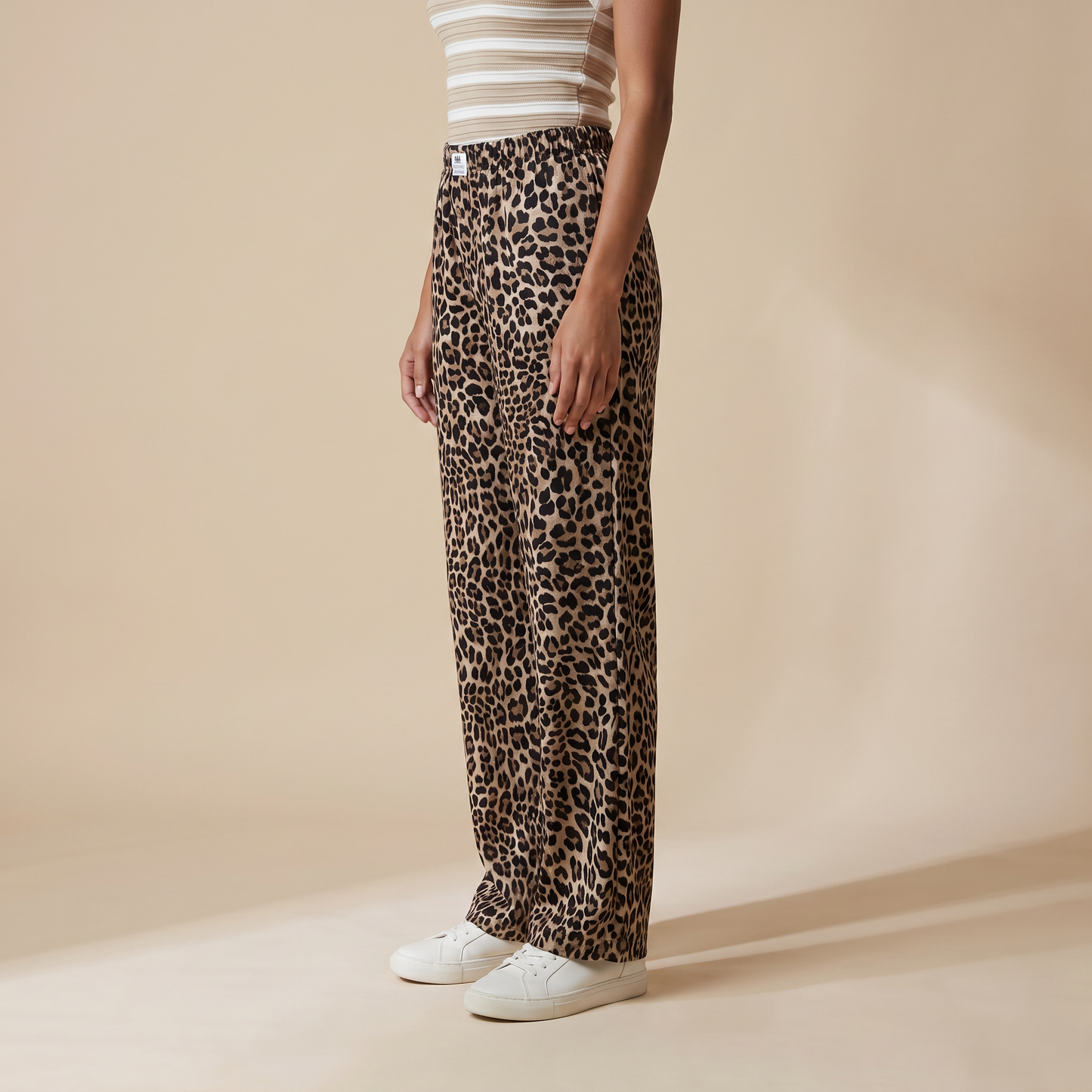 Sunoire guilia default leopard print pants bottom side crop 01