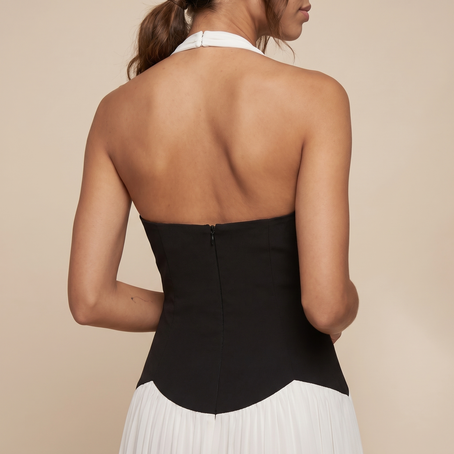 Sunoire helj08 cross border black backless dress worn detail 01