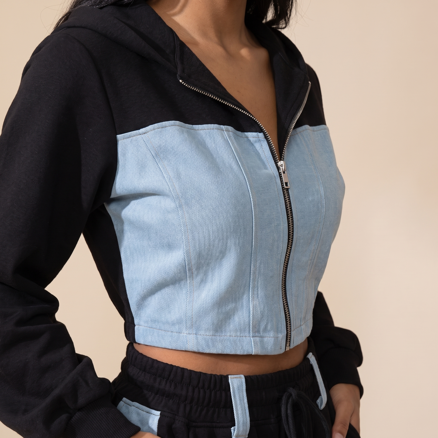 Sunoire lila black denim set worn detail 01
