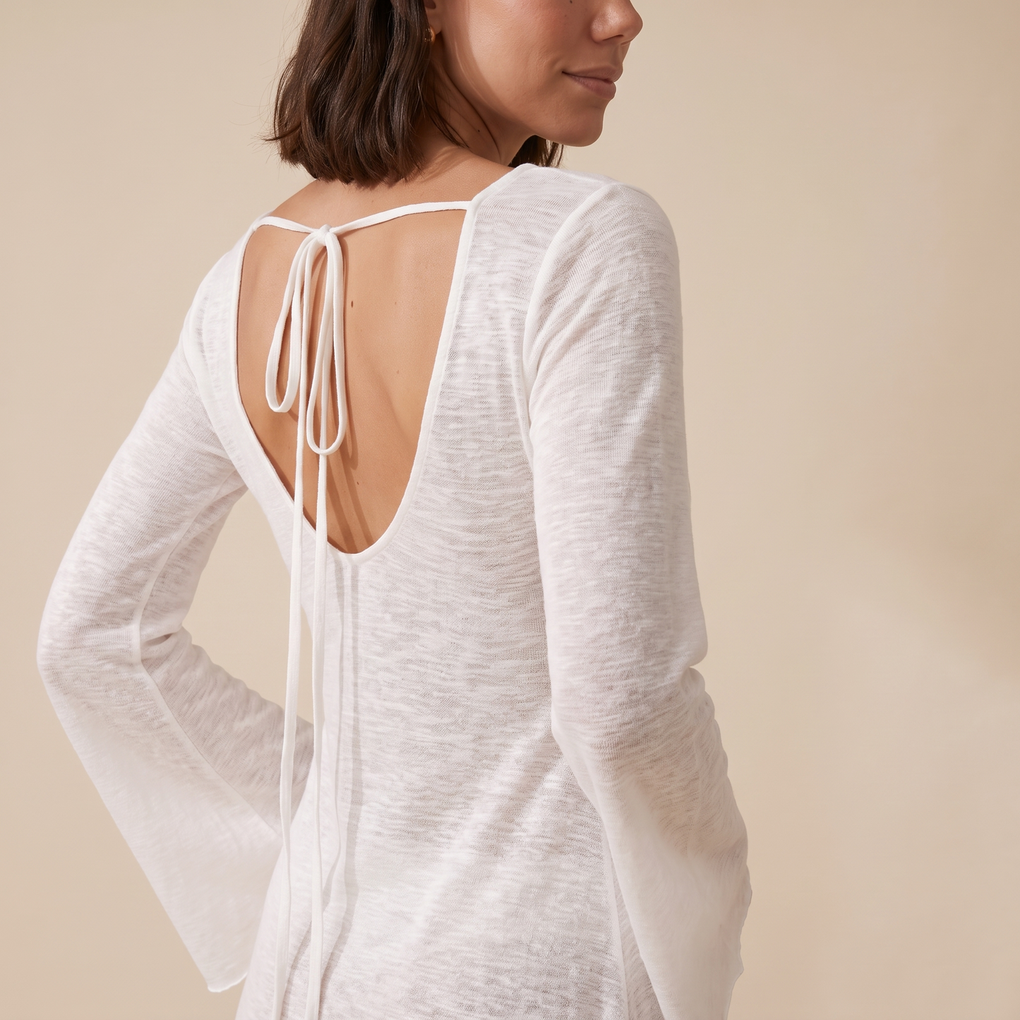 Sunoire lila white dress worn detail 01
