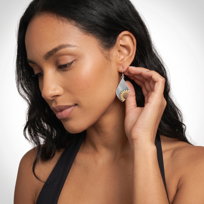 Sunoire factory wholesale jewelry bohemian earrings brass sun flower earrings retro antique plated sunflower drop earring for women 02 model wearing gunmetal
