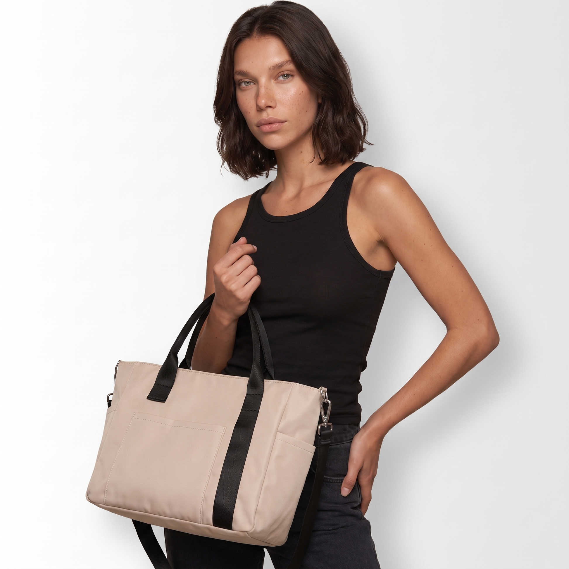 Sunoire nadia beige canvas tote bag worn detail 01