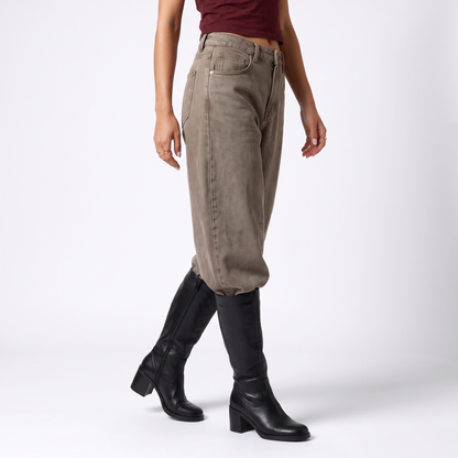 Sunoire relaxed barrel jeans noa bottom crop 3q 01