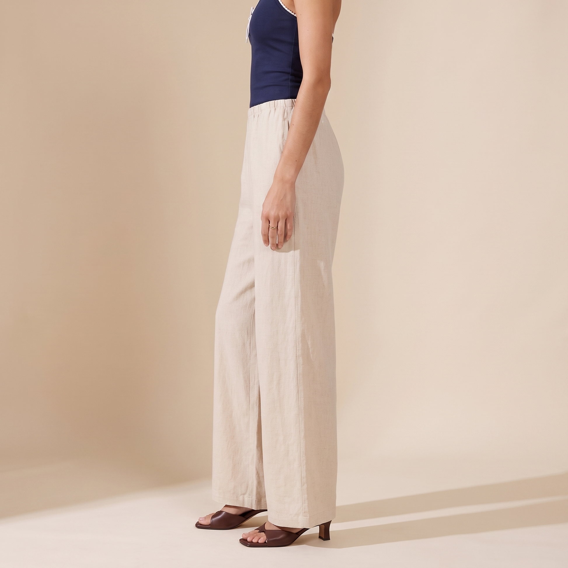 Sunoire rima beige cotton pants bottom side crop 01